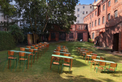 FREIRAUM, Berlin "Open Air Care" 2020, Installation "Downhill Classroom" von Zafos Xagoraris
